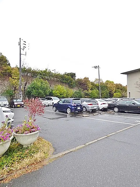 芦屋緑1住宅の駐車場