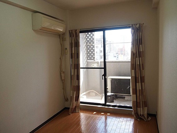 ネオダイキョー三宮の洋室