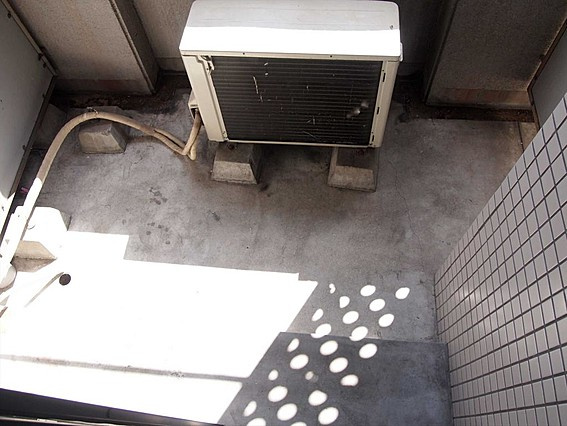 ネオダイキョー三宮のバルコニー