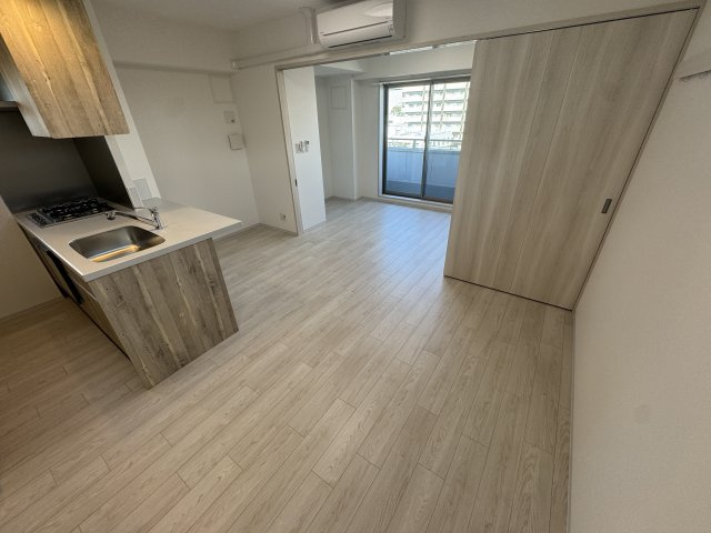 NISHINOMIYA・FRONTの居間・リビング