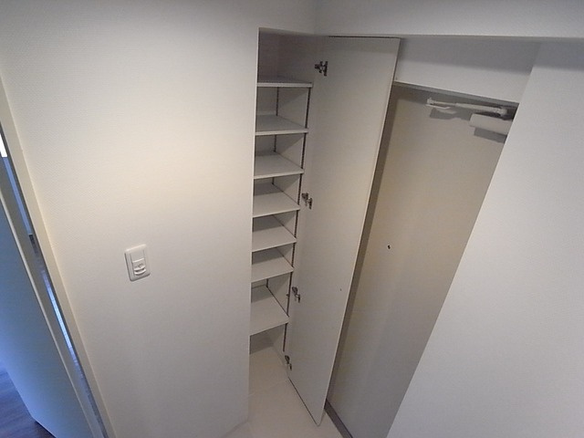 POCO A POCO三宮ハイタワーの玄関