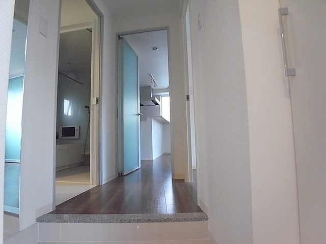 POCO A POCO三宮ハイタワーの玄関