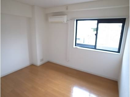 メゾンタカハの洋室