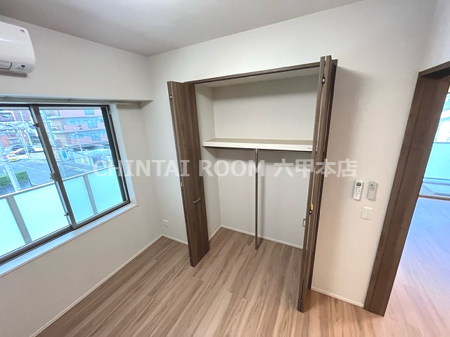 シー・クリサンス西岡本の収納