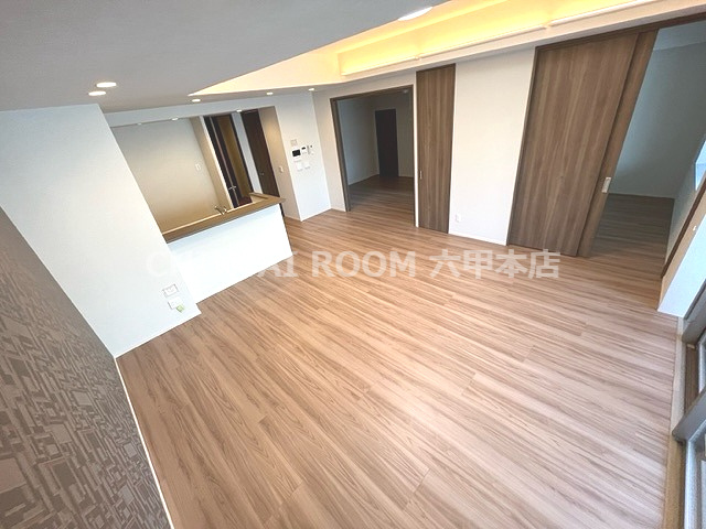 シー・クリサンス西岡本の居間・リビング