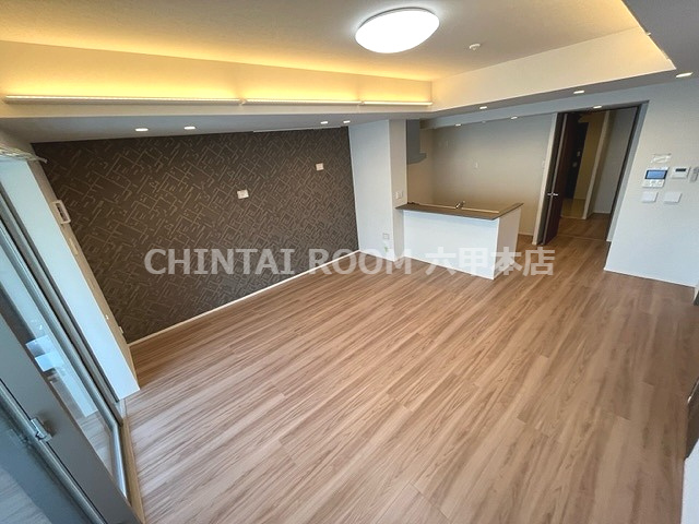 シー・クリサンス西岡本の居間・リビング