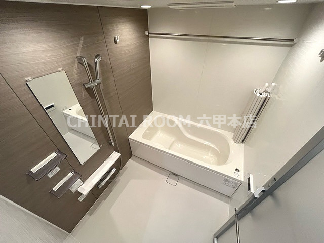 シー・クリサンス西岡本の浴室