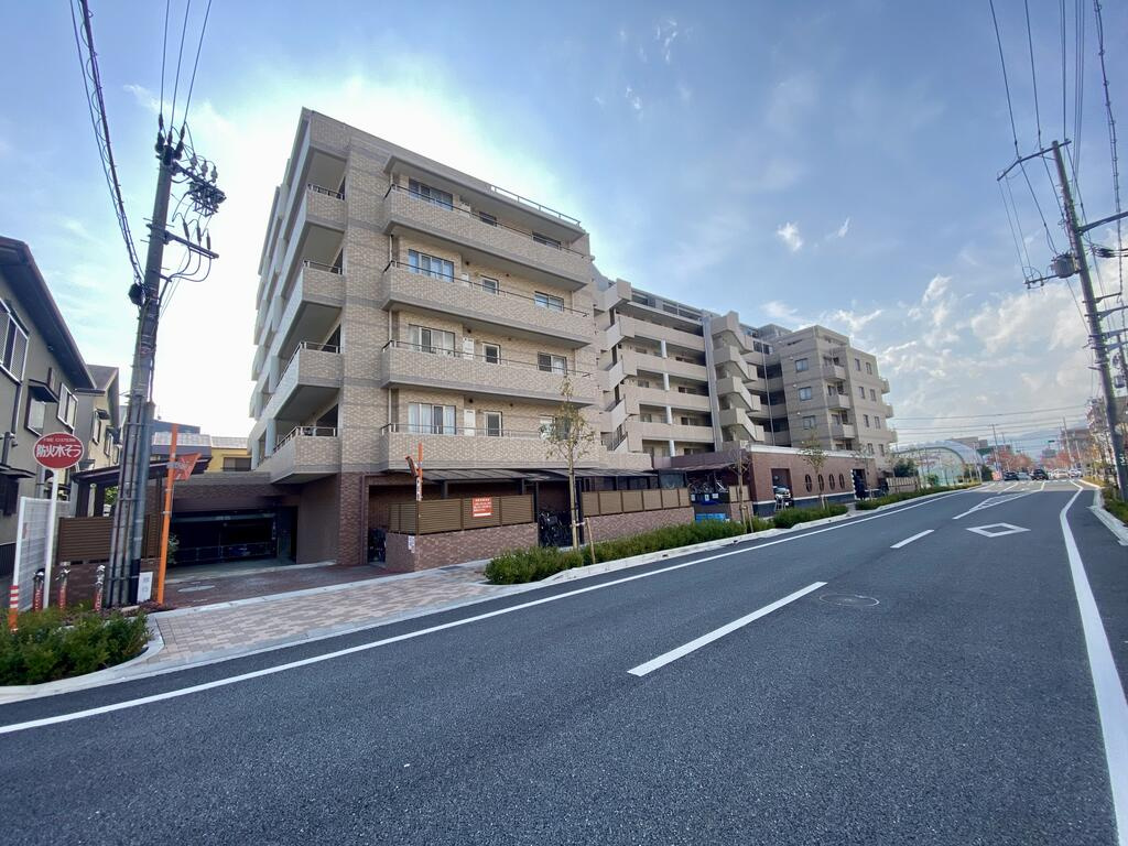 ロイヤル西宮北口アバンティエの外観