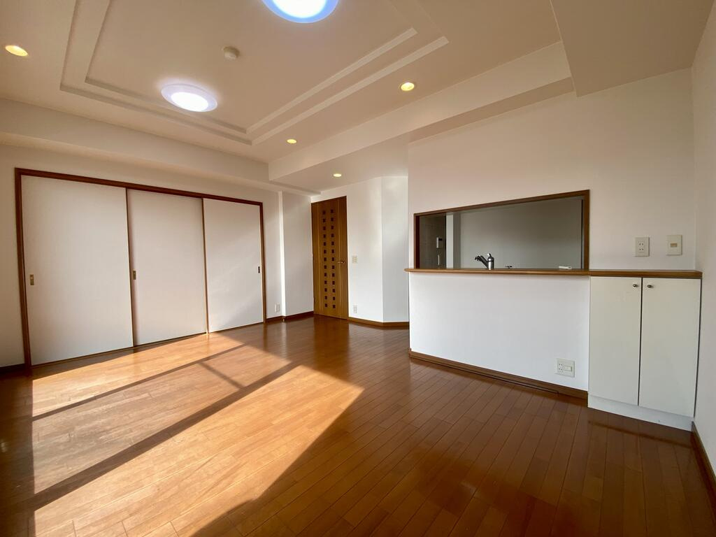 ロイヤル西宮北口アバンティエの居間・リビング