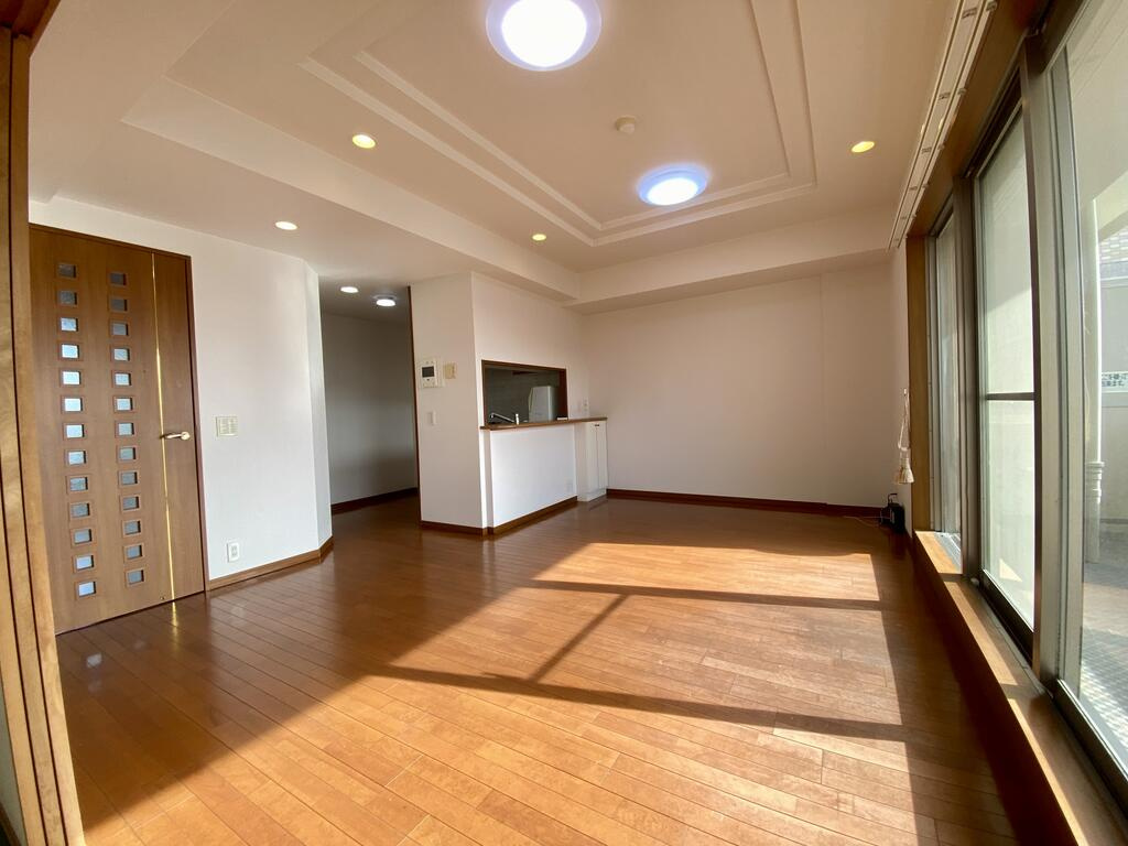 ロイヤル西宮北口アバンティエの居間・リビング