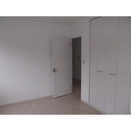 岡本野寄ハイツの居間・リビング