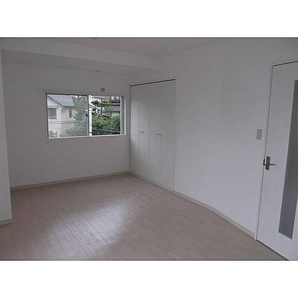 岡本野寄ハイツの居間・リビング