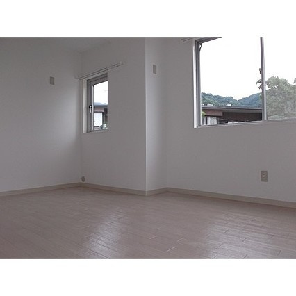 岡本野寄ハイツの洋室