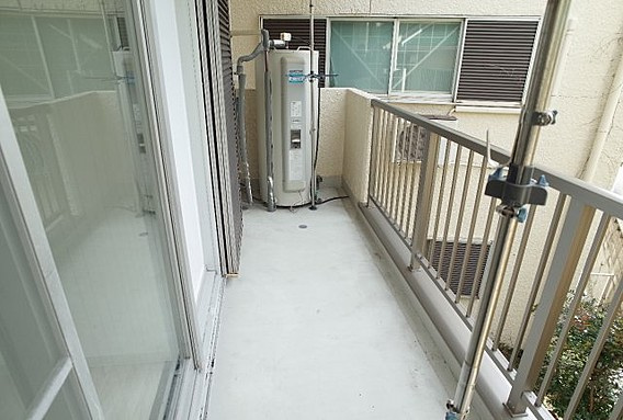 岡本野寄ハイツのバルコニー