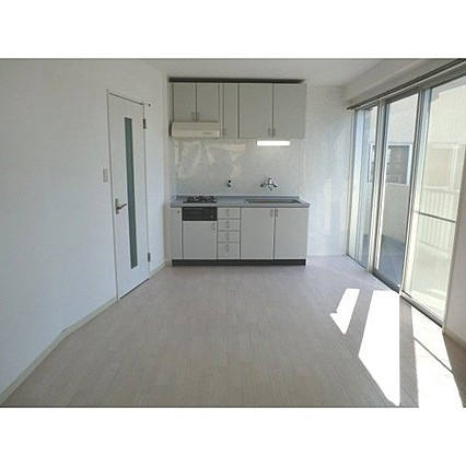 岡本野寄ハイツの居間・リビング