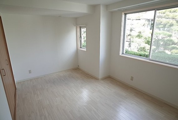 岡本野寄ハイツの洋室