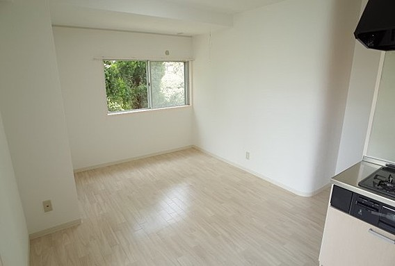 岡本野寄ハイツの居間・リビング