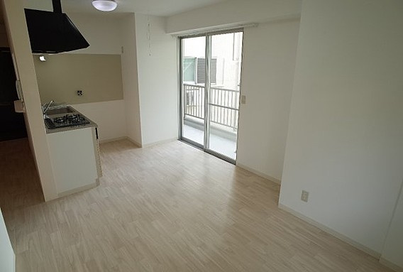 岡本野寄ハイツの居間・リビング