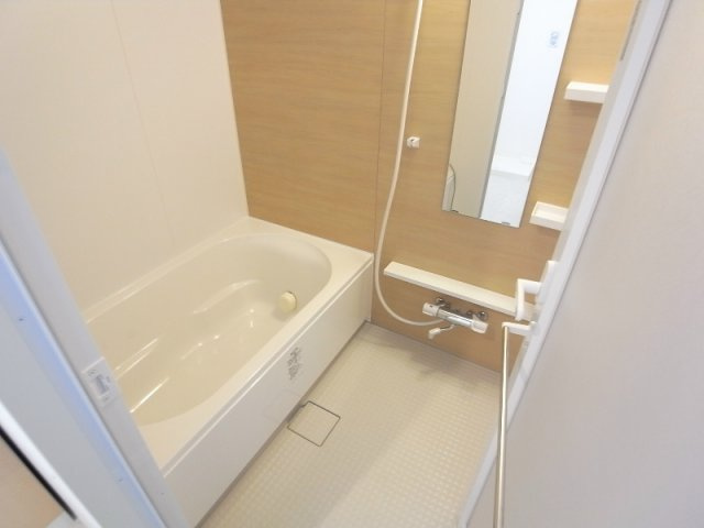 シルエラ甲南山手の浴室