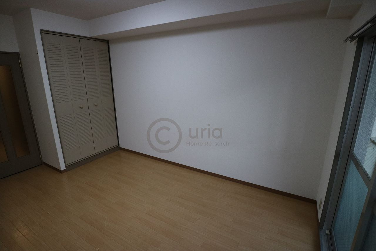 シャトラン弓木Ⅲ番館の洋室