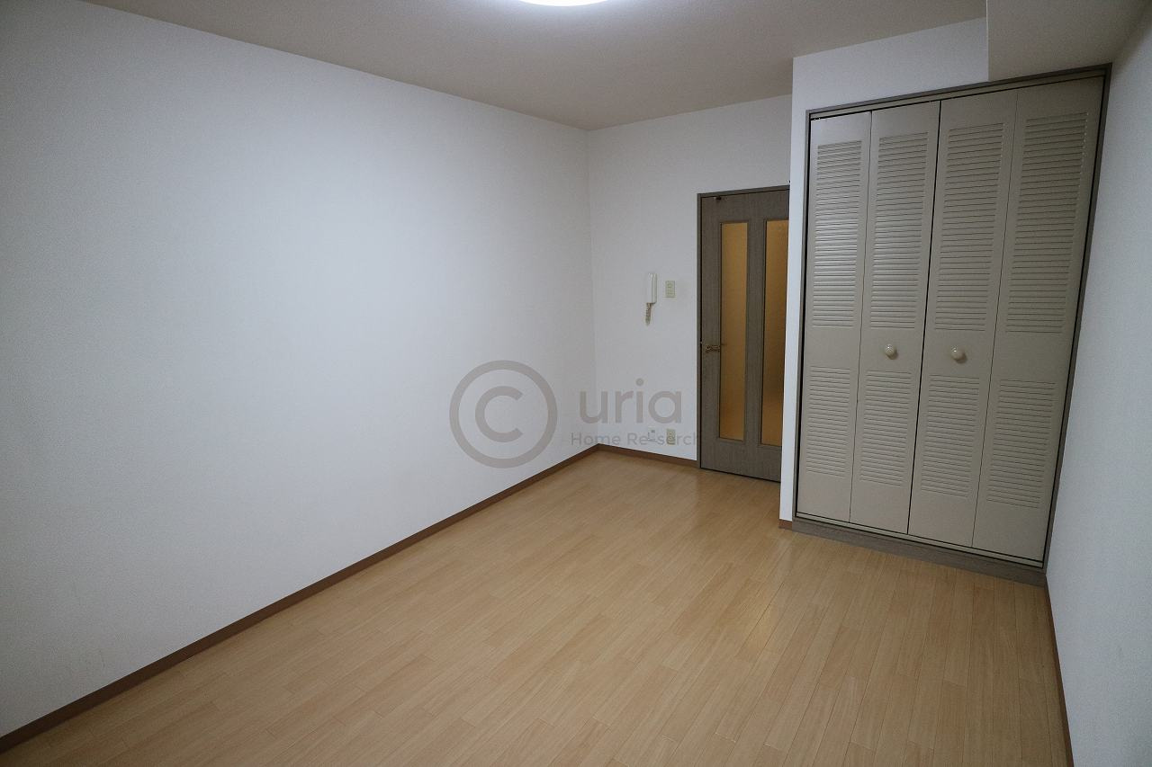 シャトラン弓木Ⅲ番館の居間・リビング