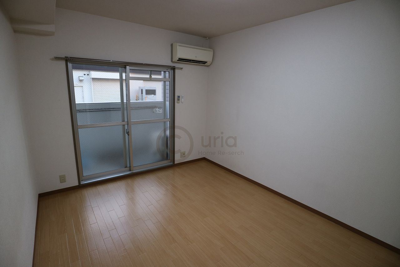 シャトラン弓木Ⅲ番館の居間・リビング