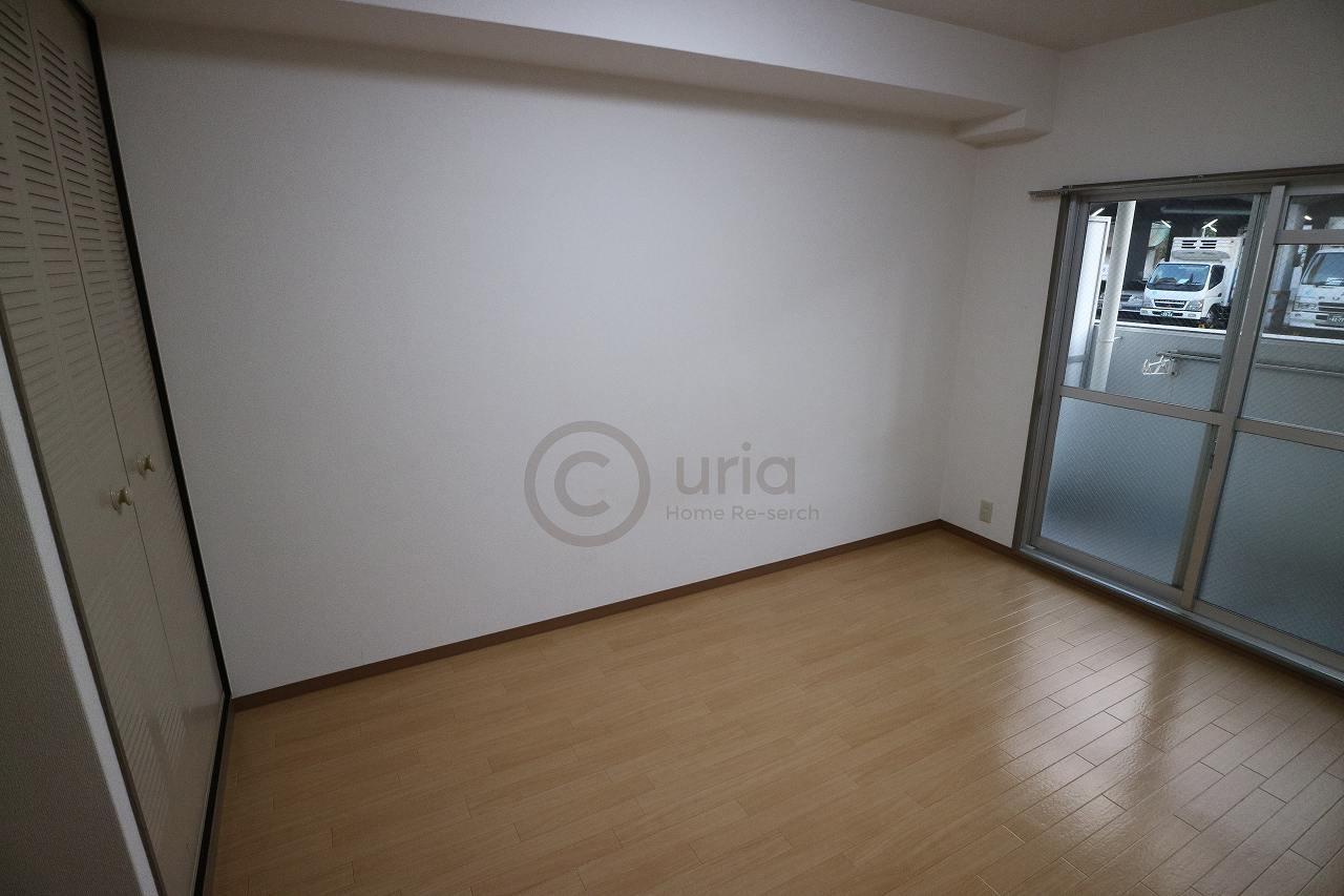 シャトラン弓木Ⅲ番館の居間・リビング