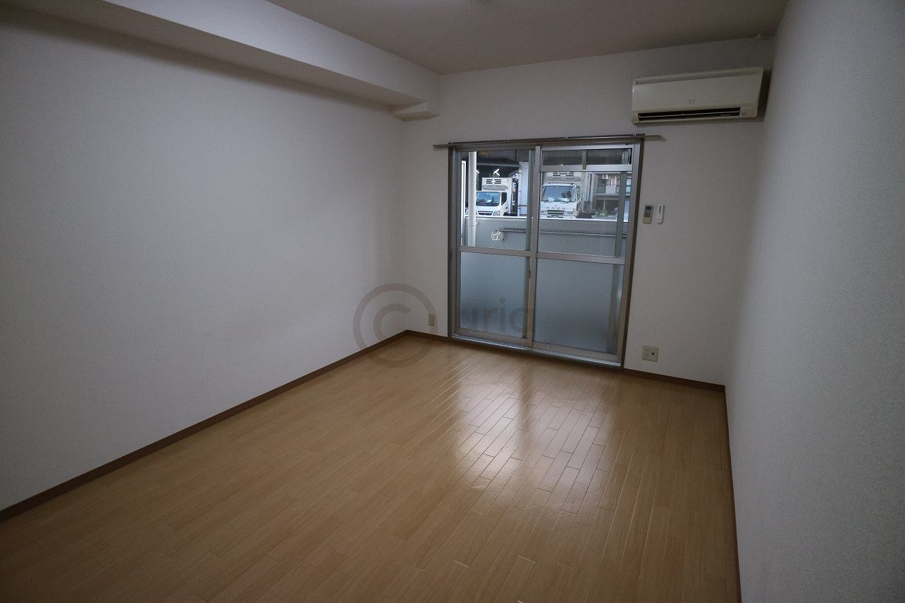 シャトラン弓木Ⅲ番館の居間・リビング