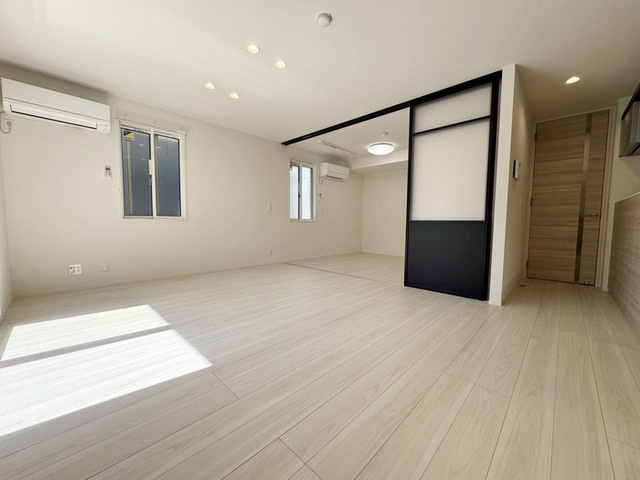 クラシスト甲子園一番町2の居間・リビング