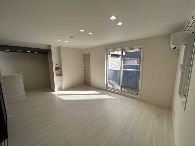 クラシスト甲子園一番町2の居間・リビング