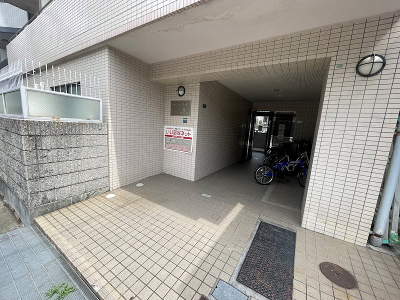 サンハイツ雅のエントランス