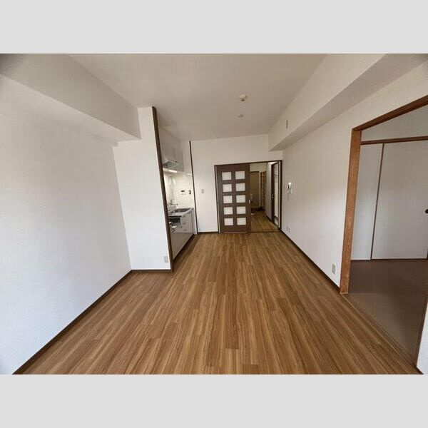 灘の浜高層住宅の居間・リビング