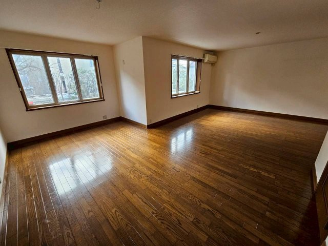 レジデンシャル芦屋の居間・リビング