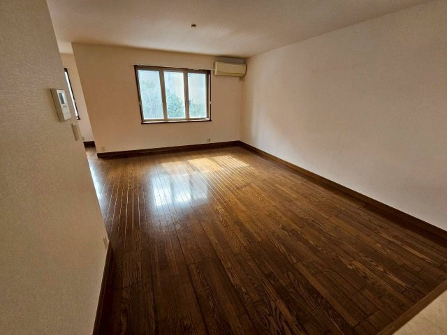 レジデンシャル芦屋の居間・リビング