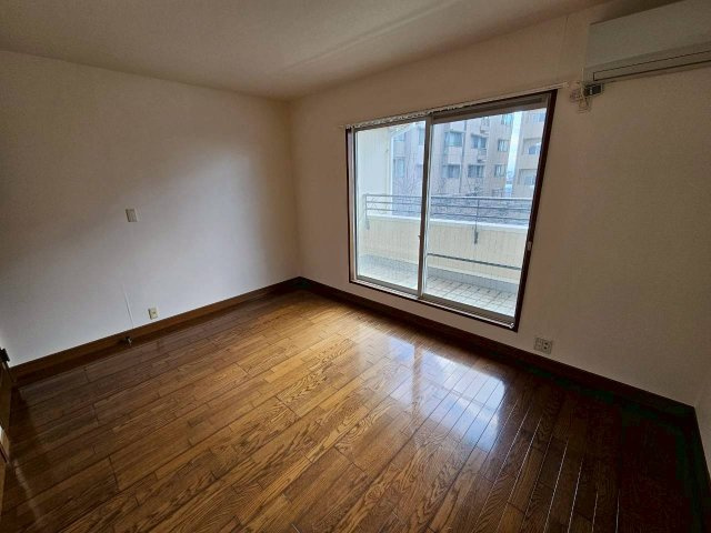 レジデンシャル芦屋の居間・リビング