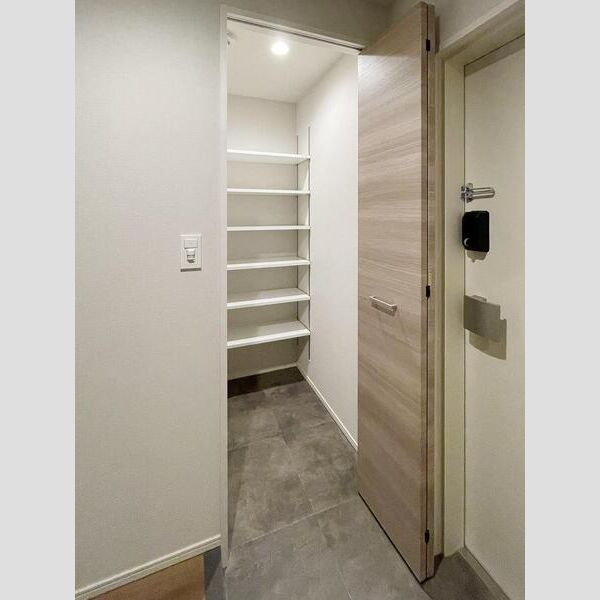 フレンシア西宮北口の玄関