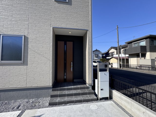 三郷市彦糸１丁目新築戸建のエントランス|エントランス・玄関ポーチ