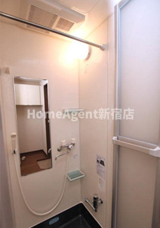 【シャワールーム】