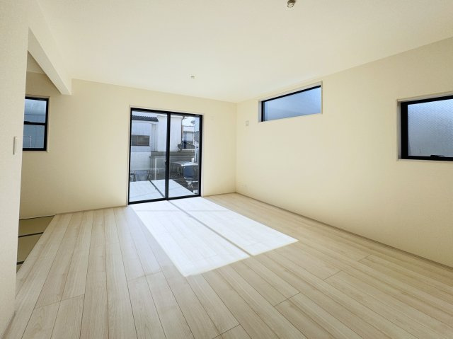 三郷市彦糸１丁目新築戸建の居間・リビング|16帖リビングダイニングキッチン