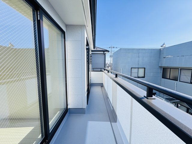 三郷市彦糸１丁目新築戸建のバルコニー|南向きワイドバルコニー・日当たり良好♪