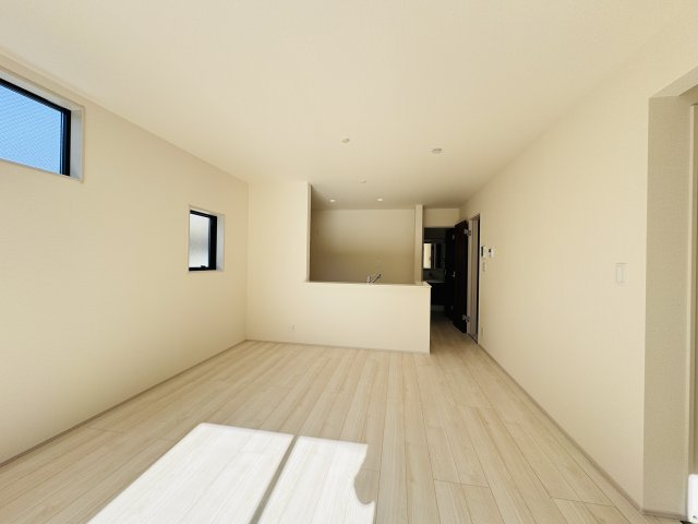 三郷市彦糸１丁目新築戸建の居間・リビング|16帖リビングダイニングキッチン