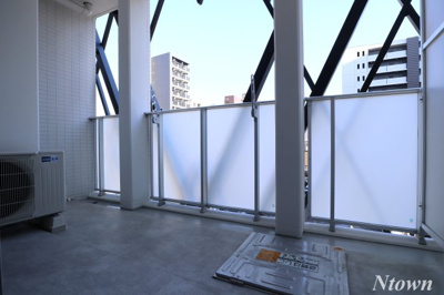 【バルコニー】 | THE CROSS | 外からの目が気にならないバルコニーで洗濯物が干せます