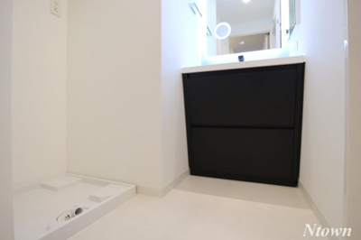 【洗面所】 | THE CROSS | 忙しい朝には欠かせない洗面所です