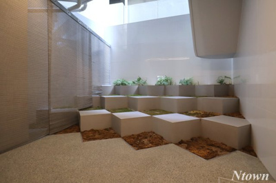 【ロビー】 | THE CROSS | 落ち着いたロビーです