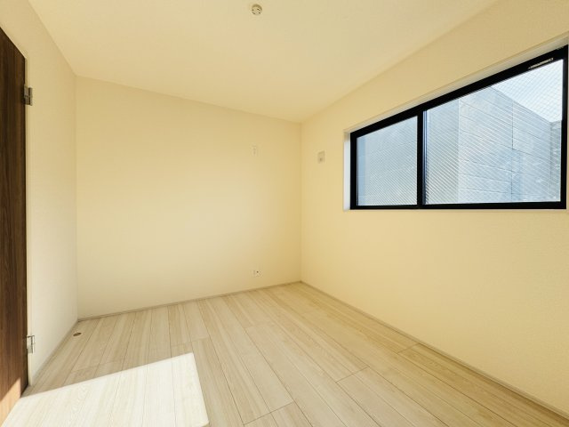 三郷市彦糸１丁目新築戸建の洋室|5.01帖洋室