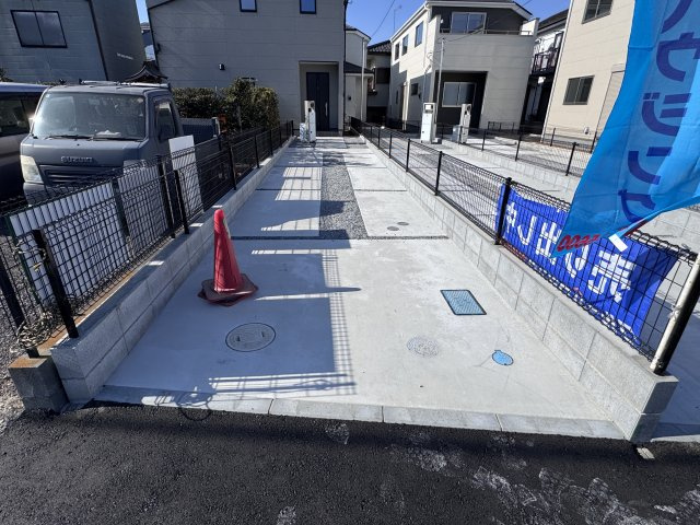 三郷市彦糸１丁目新築戸建の駐車場|5号棟駐車スペース・縦列2台駐車可