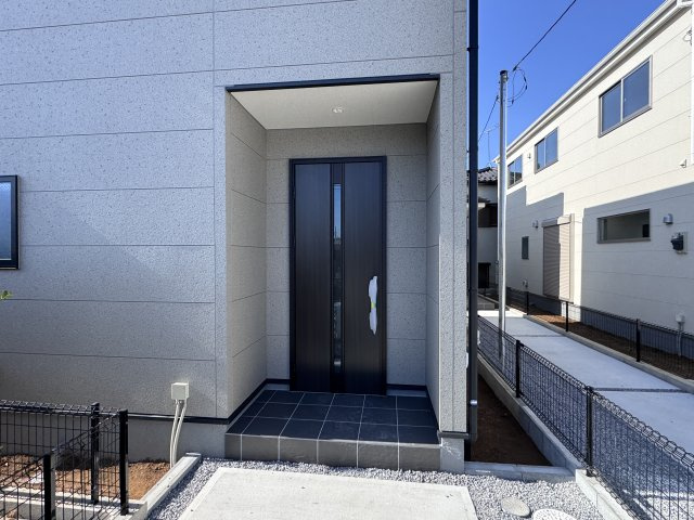 三郷市彦糸１丁目新築戸建のエントランス|エントランス・玄関ポーチ