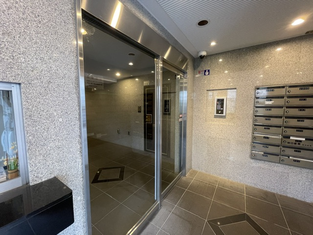 日神パレステージ西池袋の玄関