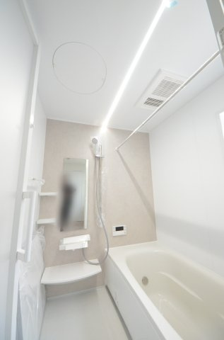鹿籠2丁目の浴室|１坪タイプの大きなバスルーム。足を伸ばしてゆっくり湯船につかることができます