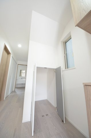 鹿籠2丁目の収納|廊下にも収納スペースがあります
